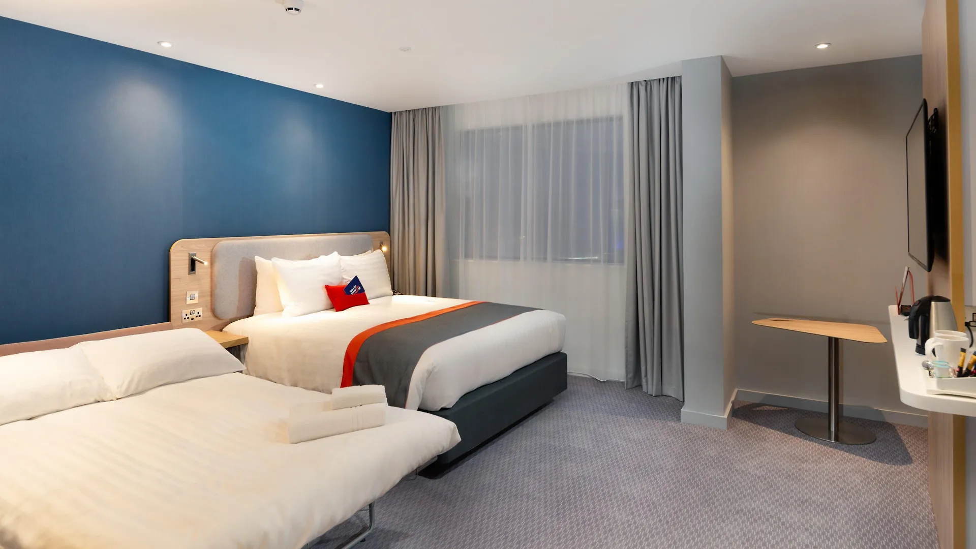 הית'רו Holiday Inn Express - London Heathrow T4, An Ihg Hotel 4*,