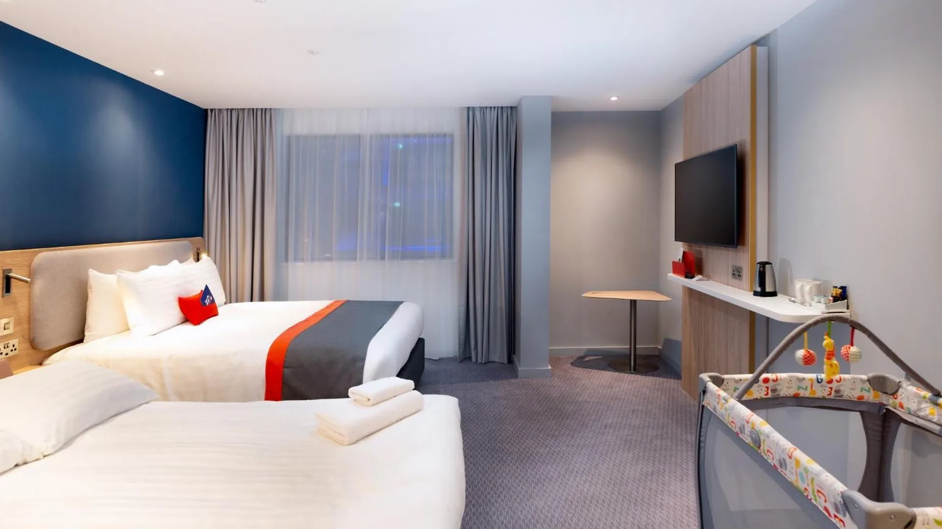 הית'רו Holiday Inn Express - London Heathrow T4, An Ihg Hotel