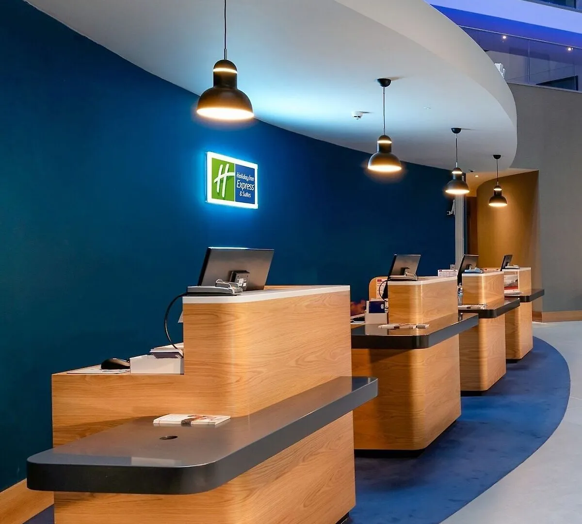 הית'רו Holiday Inn Express - London Heathrow T4, An Ihg Hotel בריטניה