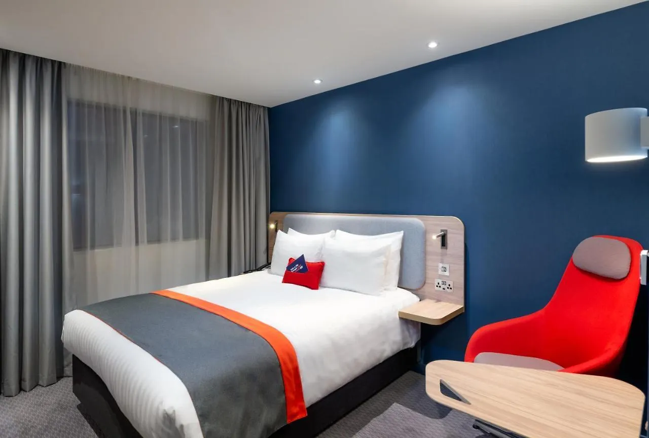 Отель Holiday Inn Express - London Heathrow T4 By Ihg Хитроу