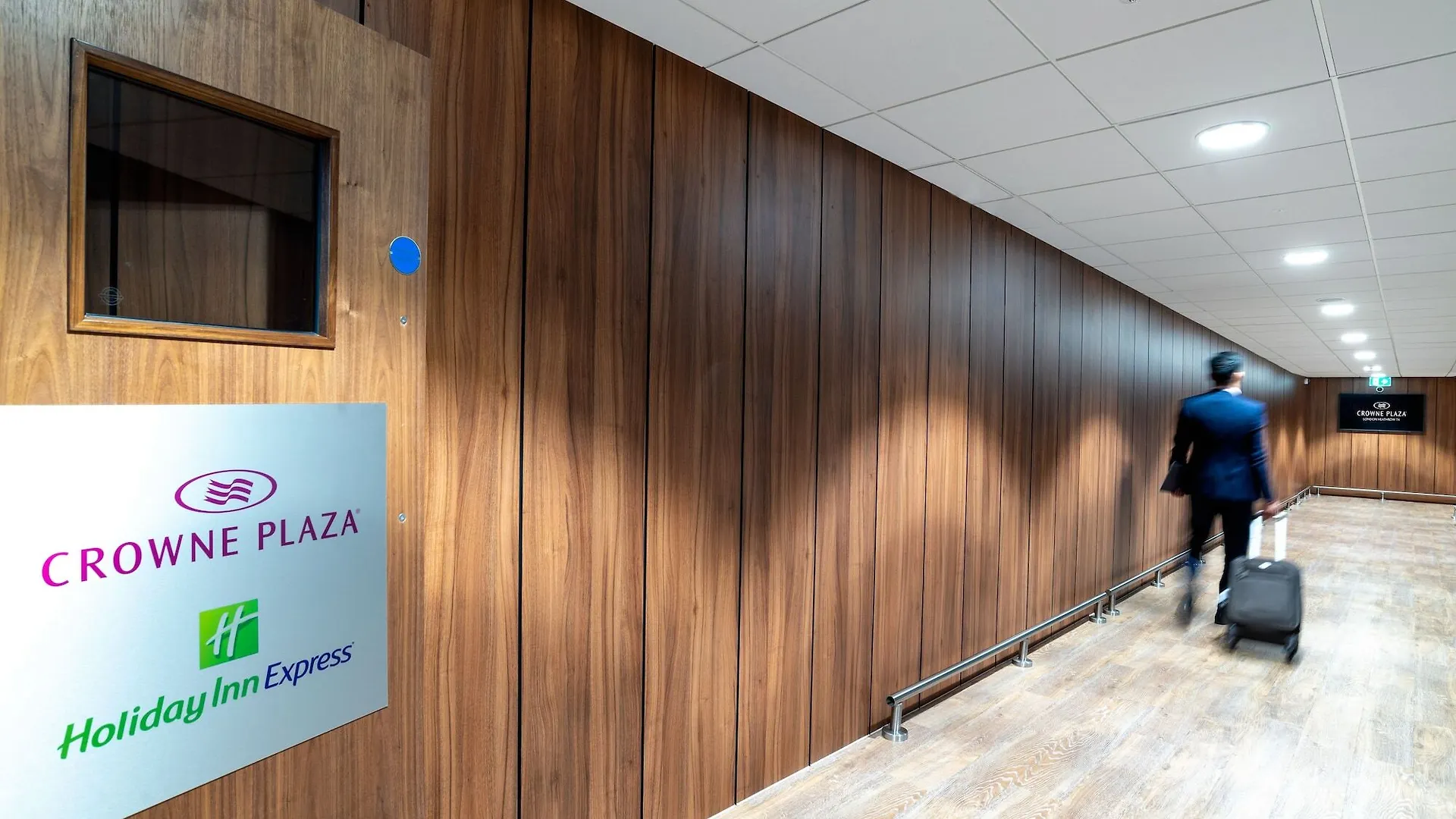 Отель Holiday Inn Express - London Heathrow T4 By Ihg Хитроу